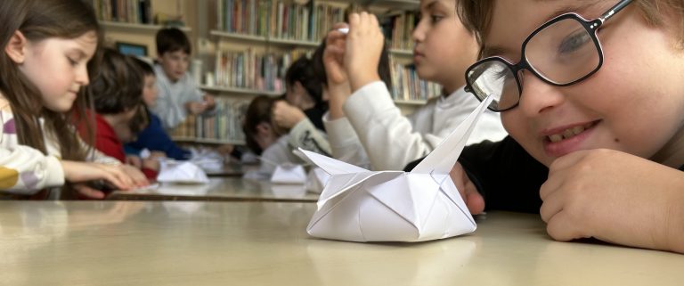 L&rsquo;origami, un art de paix entre les mains